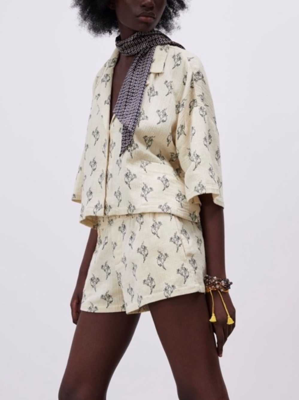ZARA printed chiffon style button up top - Picture 3 of 10